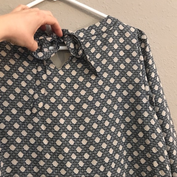 Gorgeous LOFT Blouse - Picture 7 of 9